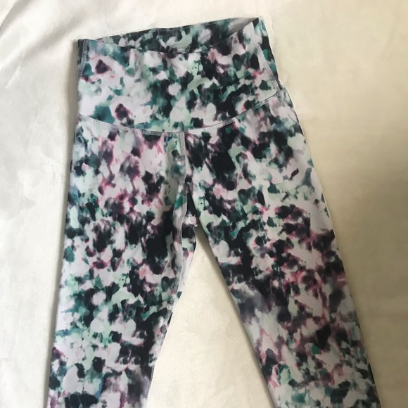 New Old Navy Dry-Fit Patterned Leggings - Picture 1 of 3
